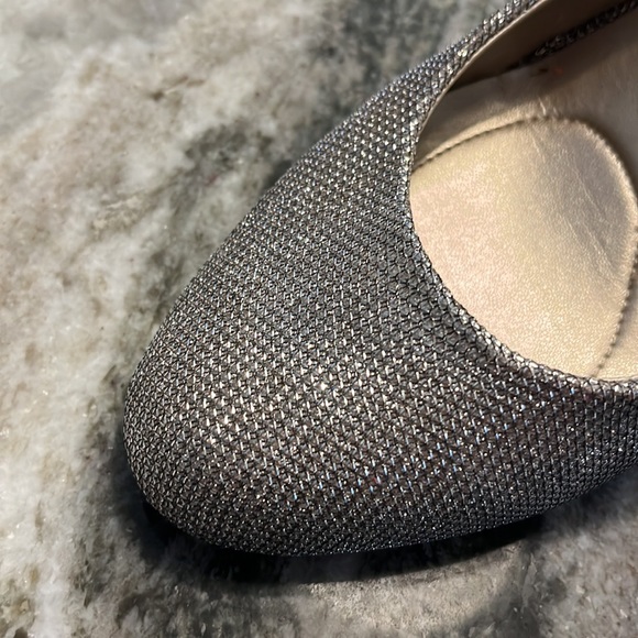 Sparkling heels! Everyone needs a little sparkle in their life!! 🤩 - Picture 2 of 7